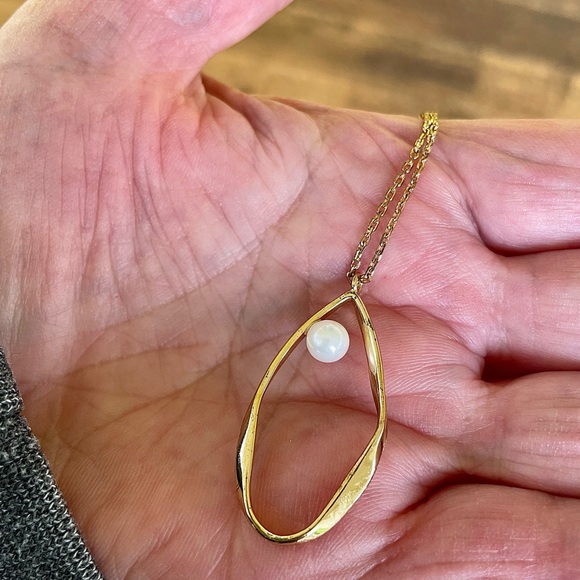 Ann Taylor LOFT Gold Vermeil White Pearl 32” Pendant, Minimalist, good condition - Picture 12 of 17